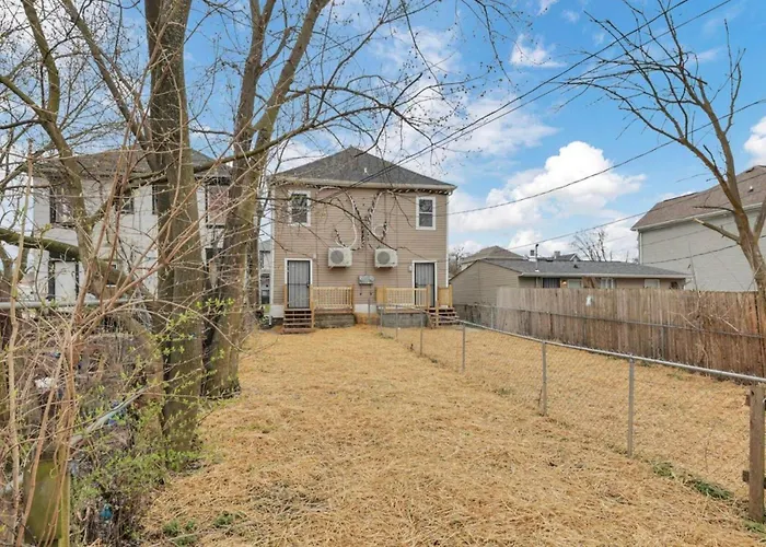 The Yale Townhouse 2 - 2br *
