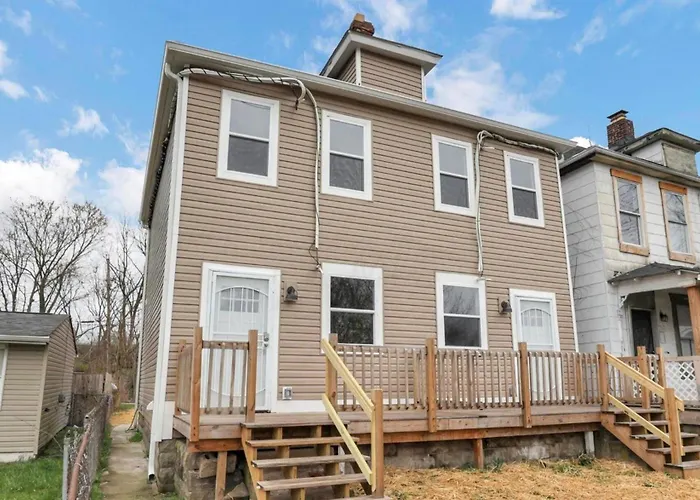 The Yale Townhouse 2 - 2br * Columbus