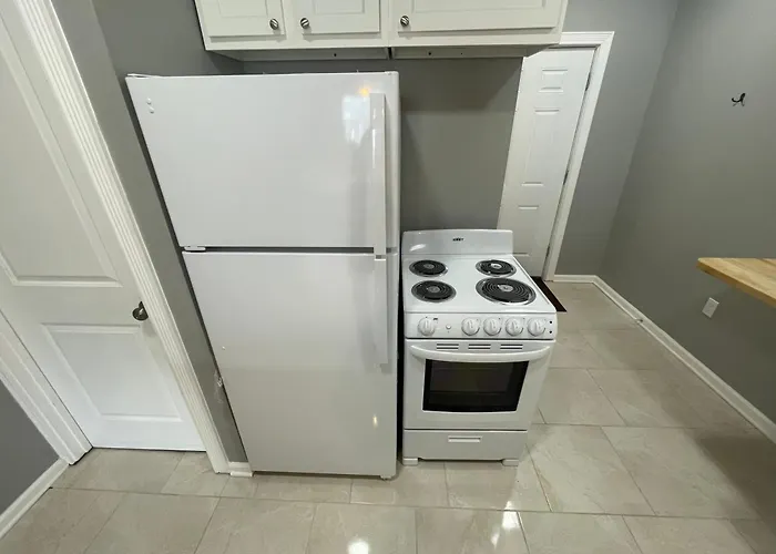 The Yale Townhouse 2 - 2br *
